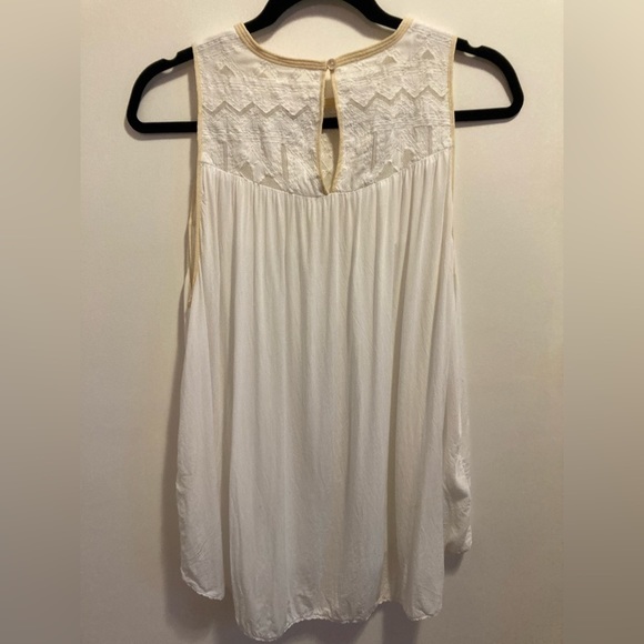 WILFRED Aritzia embroidered white tank. - Picture 2 of 7